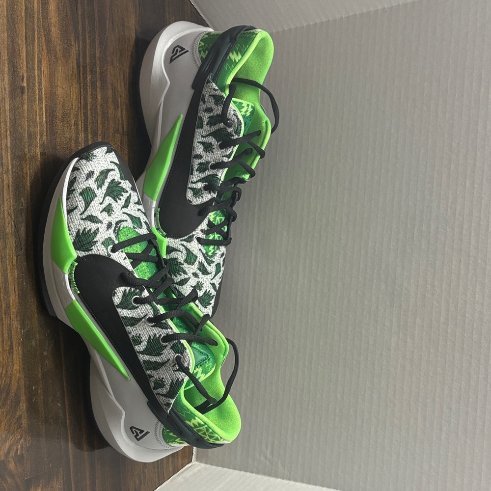 Nike Air Zoom Freak 2 Giannis Sz 11 Basketball Like new.